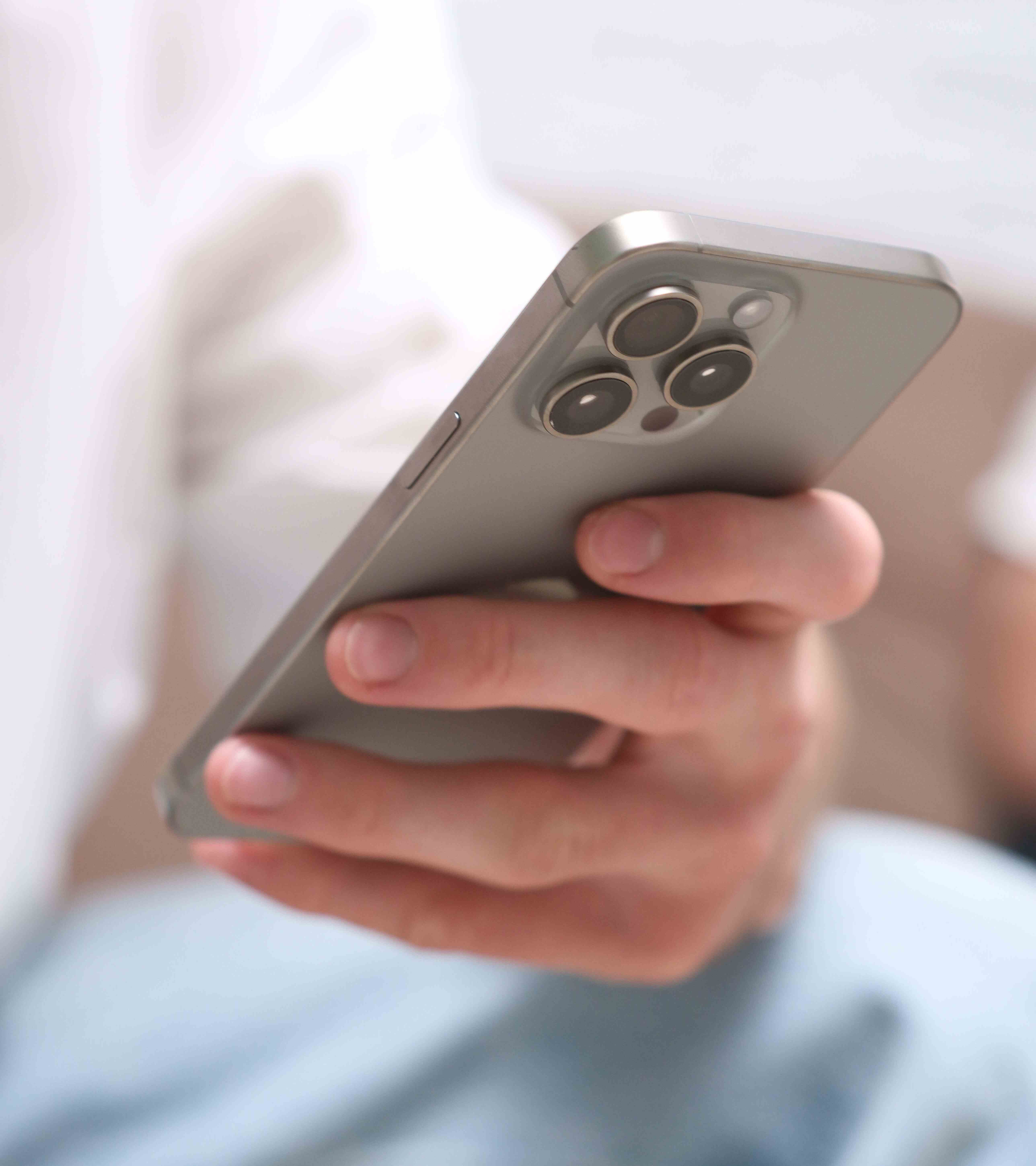 iphone 16pro_1_11zon