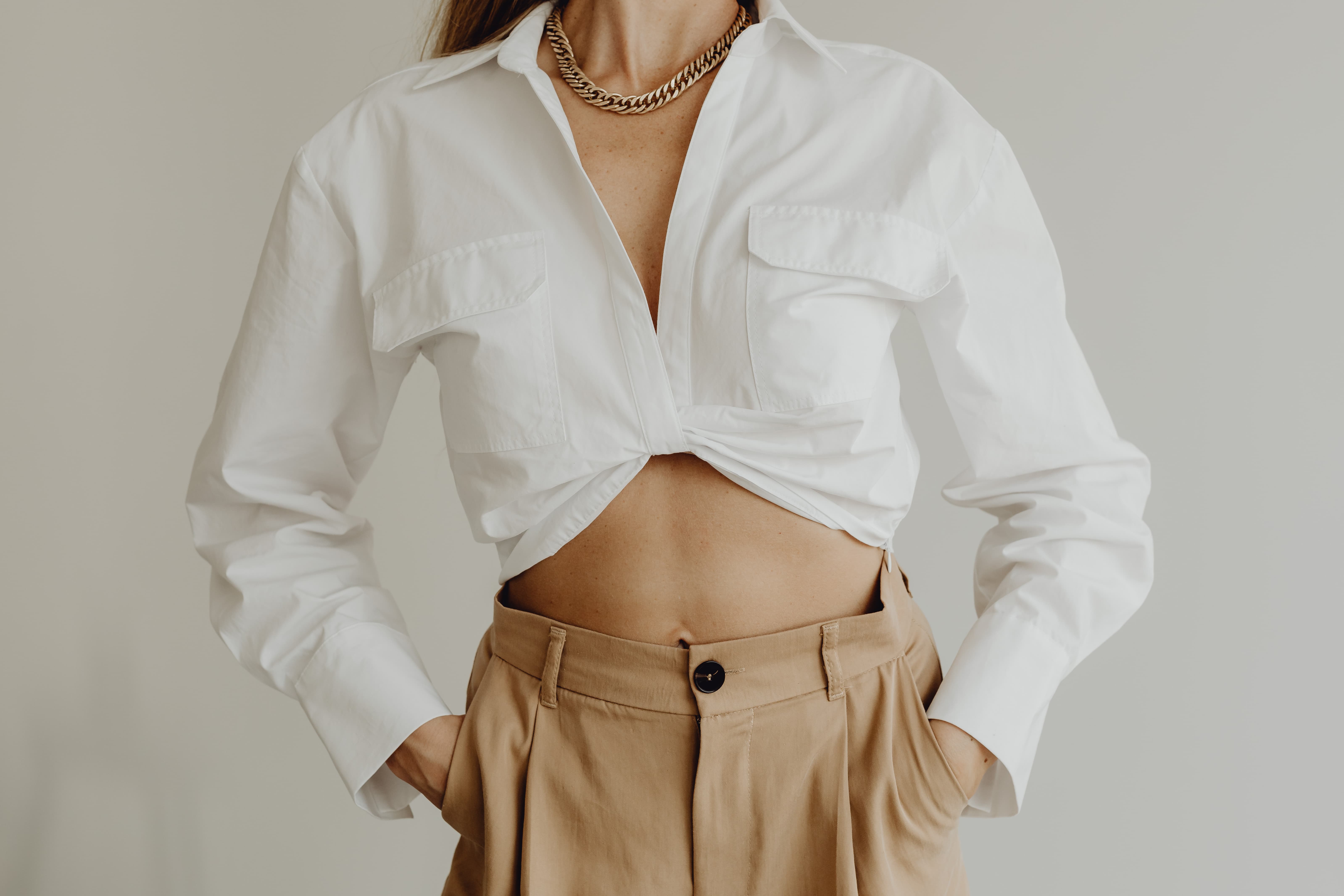 kaboompics_minimal-fashion-woman-in-white-shirt-and-beige-trousers-close-up-27504_compressed